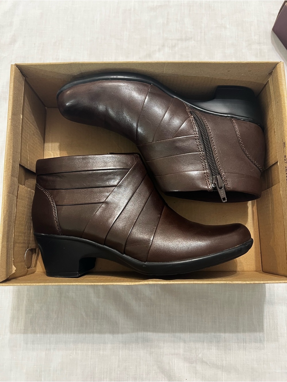 Clarks Malia Hue Brown Leather Pleated Ankle Boots Block Heel Side Zip Size 6.5M